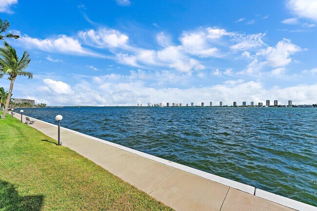 Building Photo - 301 Lake Shore Dr