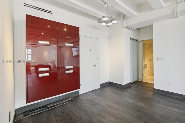 Building Photo - 5255 Collins Ave