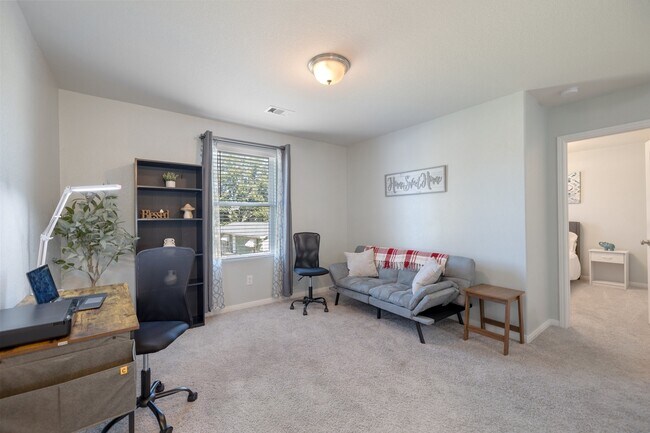 Building Photo - 196 Goldenrod