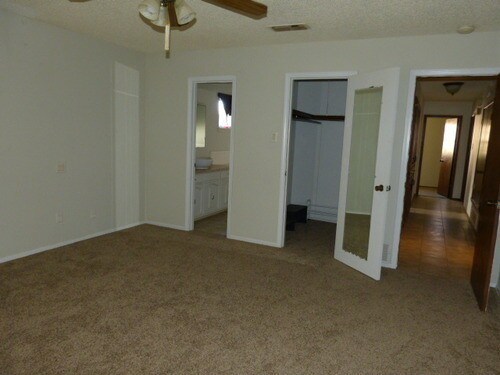 Building Photo - Large Home!