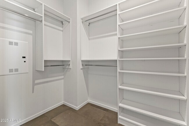 Building Photo - 7180 E Kierland Blvd