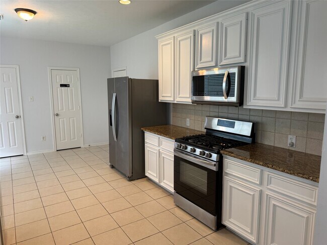 Building Photo - 3139 Summerland Dr