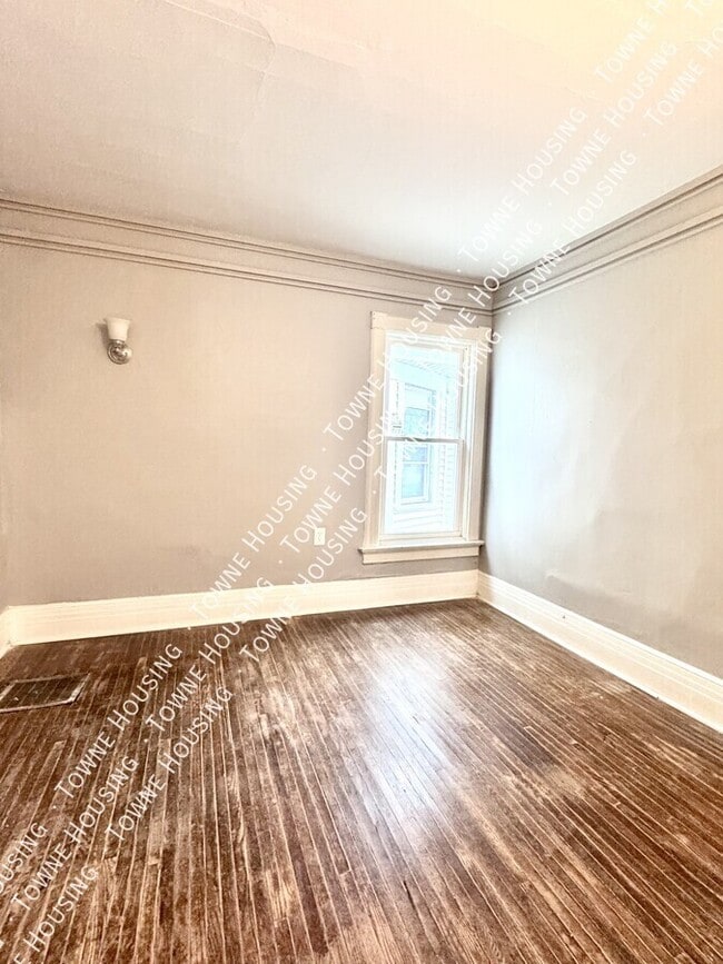 Building Photo - 339 Hampshire St