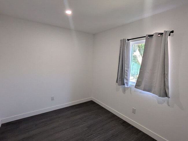 Building Photo - Wonderful 3-bedroom:
