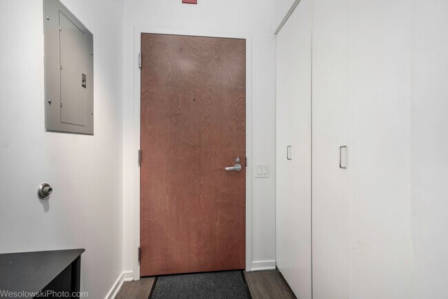 Building Photo - 210 S Desplaines St