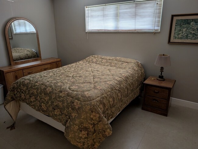 Building Photo - 2669 Garden Dr S