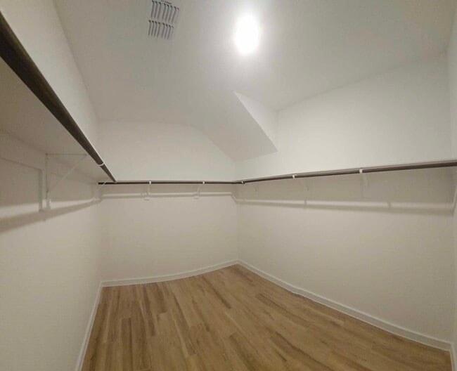 Building Photo - 8414 Bay Oaks Dr