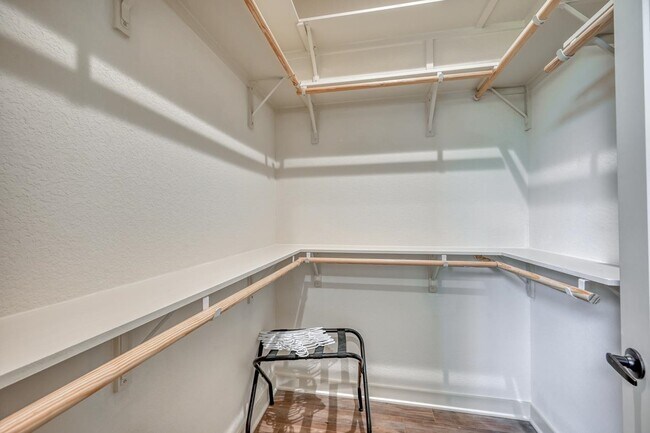 Building Photo - 302 Parallel Cir
