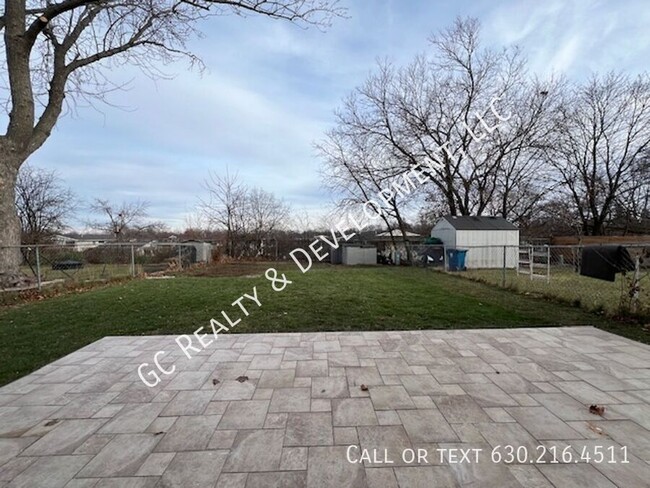 Building Photo - ***SCHAUMBURG DUPLEX / 2BDRM - 2BTH / SS A...