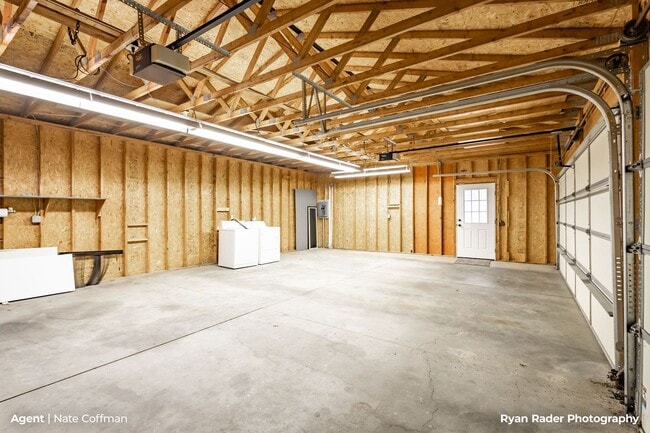 Building Photo - Downtown Rockford Single Family Home on White Pine Trail