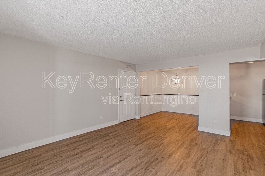 Building Photo - 7665 E Eastman Ave