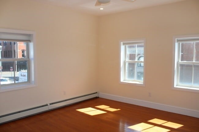 Building Photo - 96 Middle St