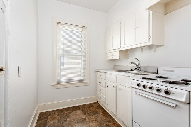Building Photo - 5900 Oram St