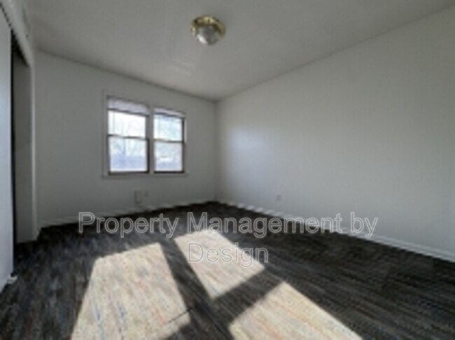 Building Photo - 1039 5th St