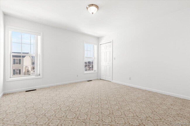 Building Photo - 44 Greenvale Cir