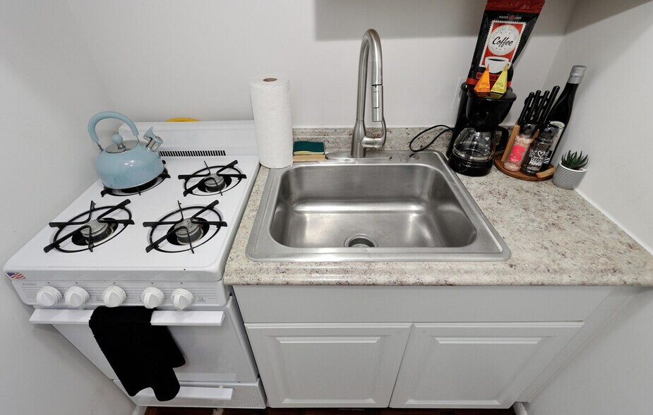 Building Photo - 374 W 35th St