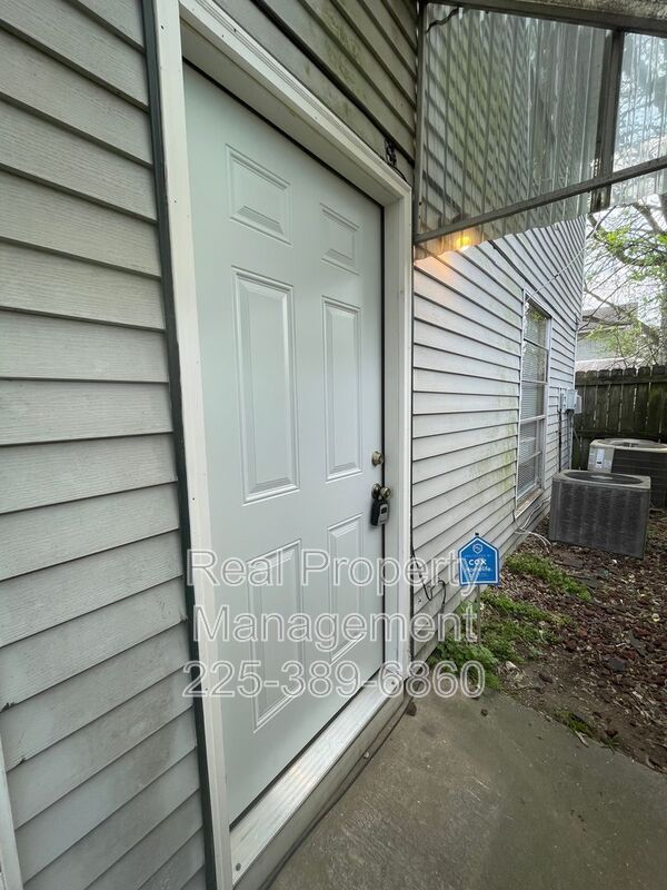 Building Photo - 10952 Cherry Hill Ave