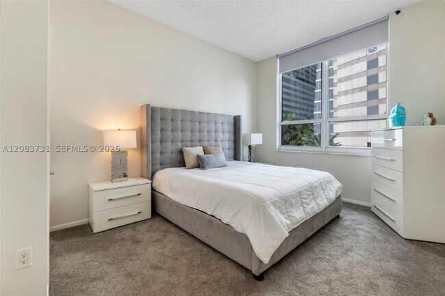 Building Photo - 1155 Brickell Bay Dr