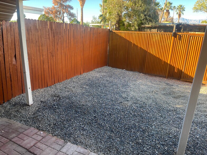 Building Photo - 3913 S Queen Palm Dr