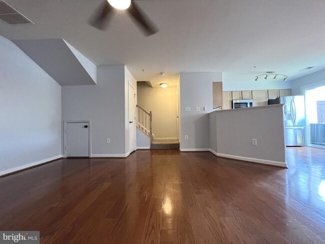 Building Photo - 4971 Clarendon Terrace
