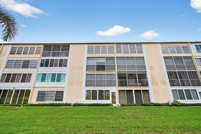 Building Photo - 4003 Wolverton E