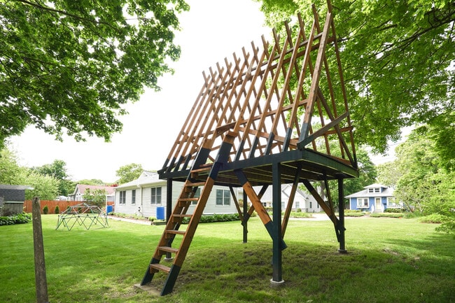 Building Photo - 48 Fales Ave