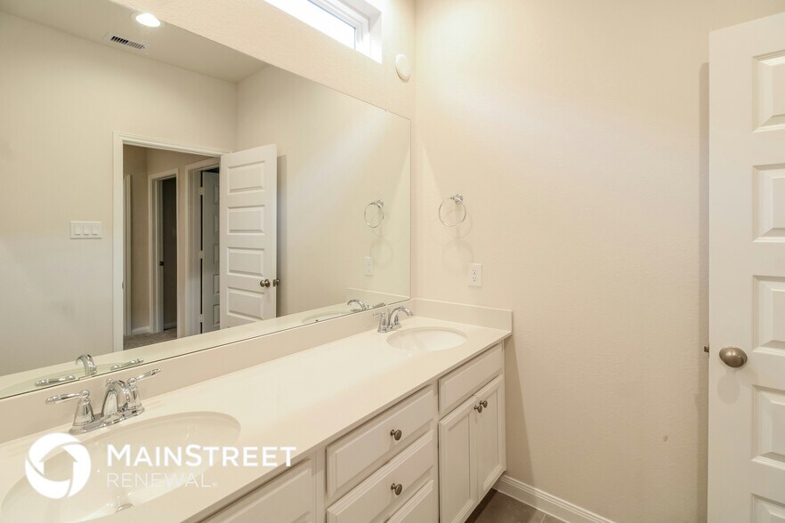 Building Photo - 9813 Falling Fern Ln