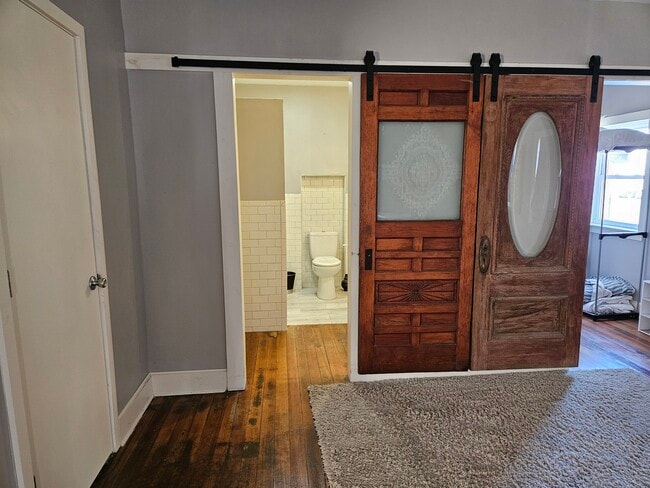 Building Photo - 301 Broadway