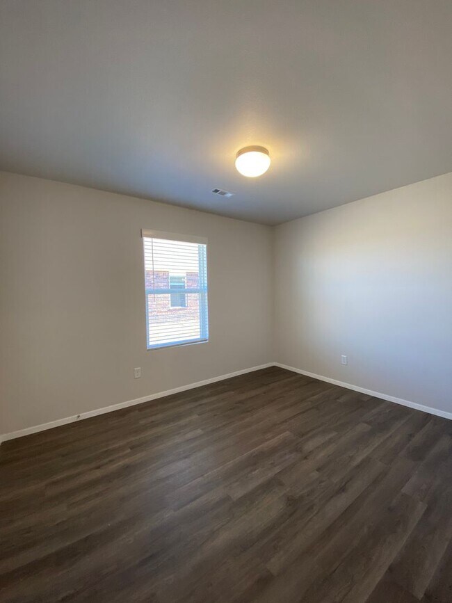 Building Photo - *Pre-leasing* Three Bedroom | Two Bathroom...