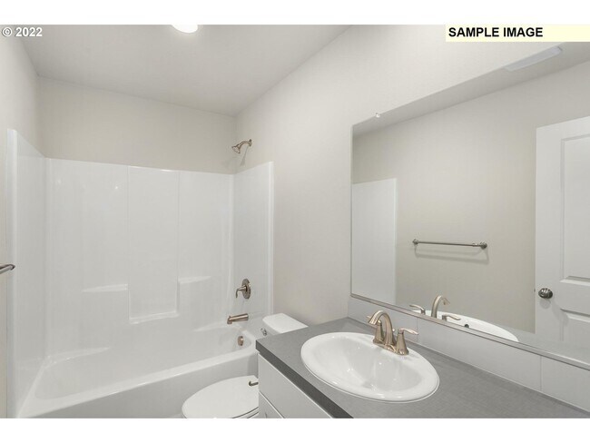 Guest Bath with tub - 389 Cornwell St