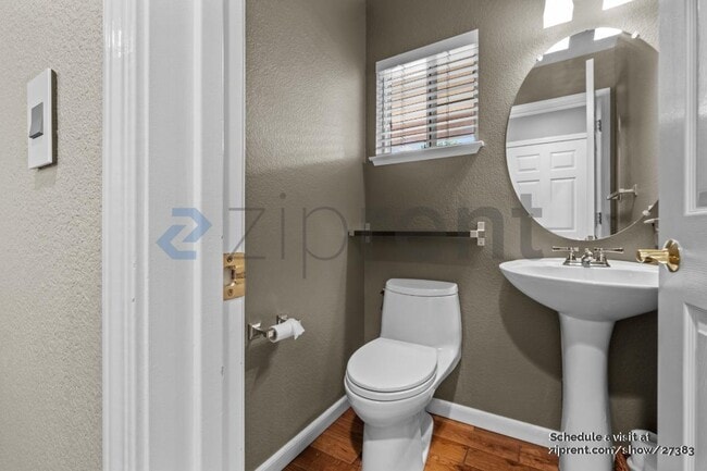 Building Photo - 2018 Swan St