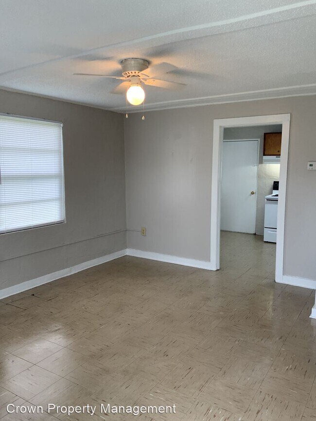 1 br, 1 bath House 69 Lexington Drive D4 69 Lexington Dr West