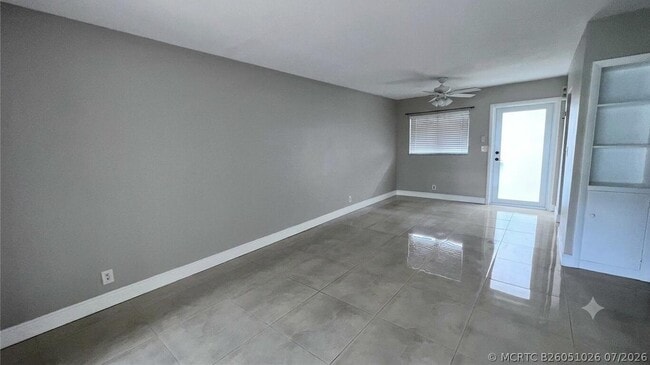 Building Photo - 960 Crystal Lake Dr