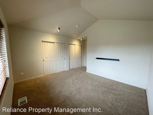 Building Photo - 3 br, 2.5 bath House - 10533 NE Summer Fal...