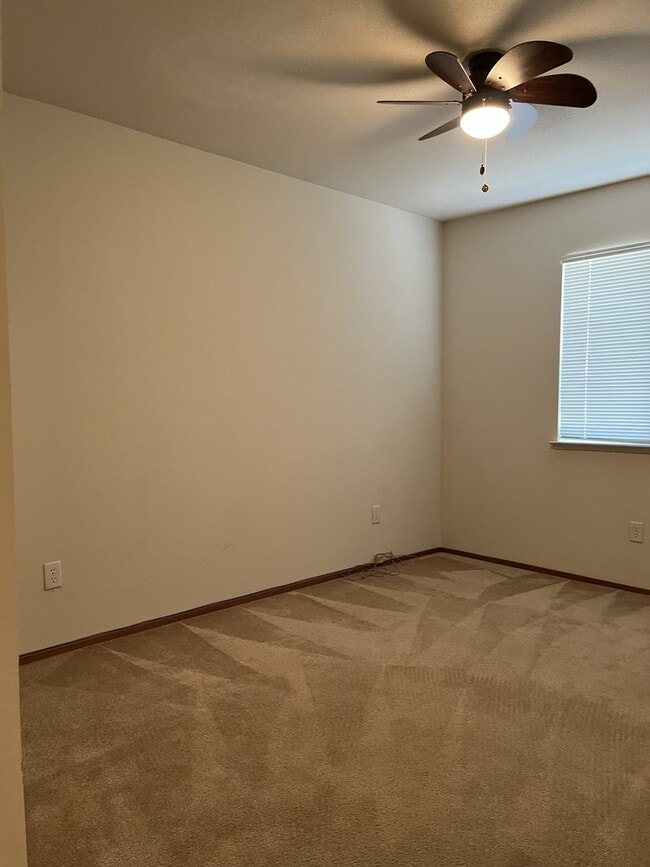 Building Photo - 1029 Courtyard Dr