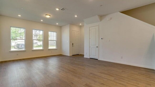 Building Photo - 9935 Schramm St