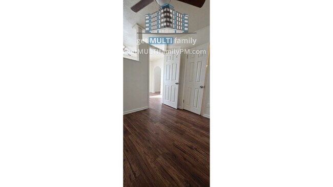 Building Photo - 3926 E Earll Dr