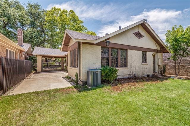 Building Photo - 2230 Mistletoe Ave