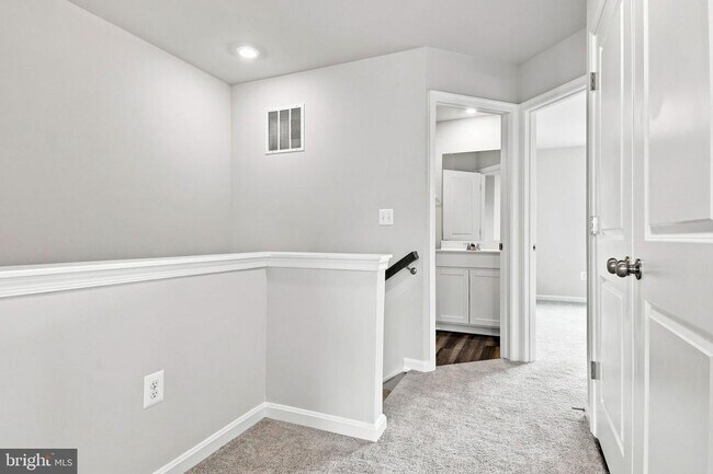 Building Photo - 417 Seeback Dr