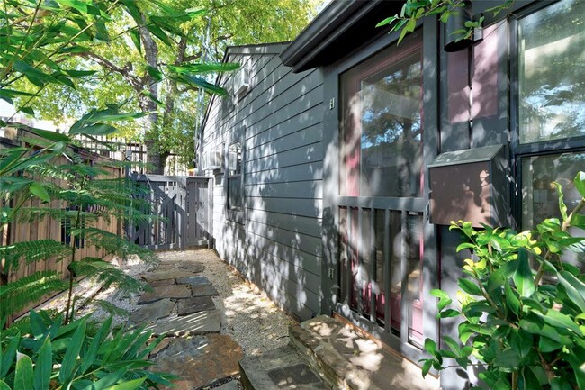 Building Photo - 3700 1/2 Kerbey Ln