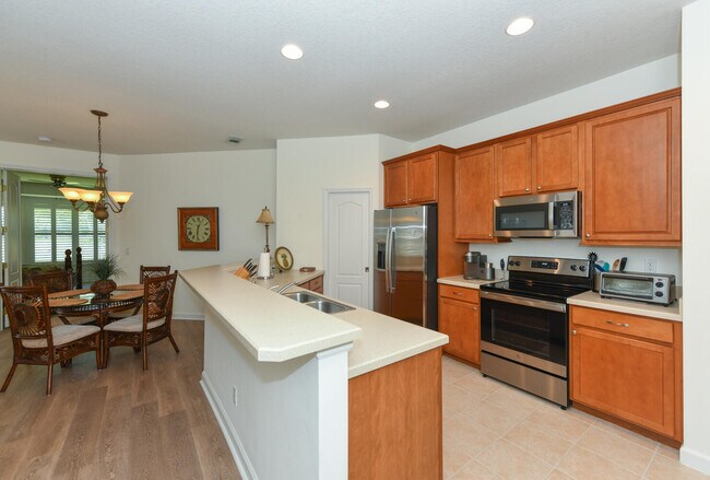 Building Photo - 650 SW Treasure Cove