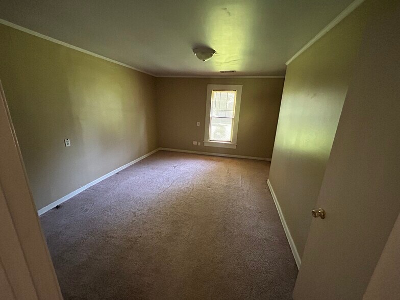 Bedroom 2 with closet - 3901 Munford Giltedge Rd