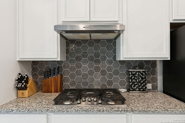 Building Photo - 462 Vamanos