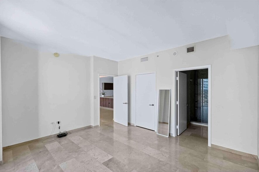 Building Photo - 88 SW 7th St