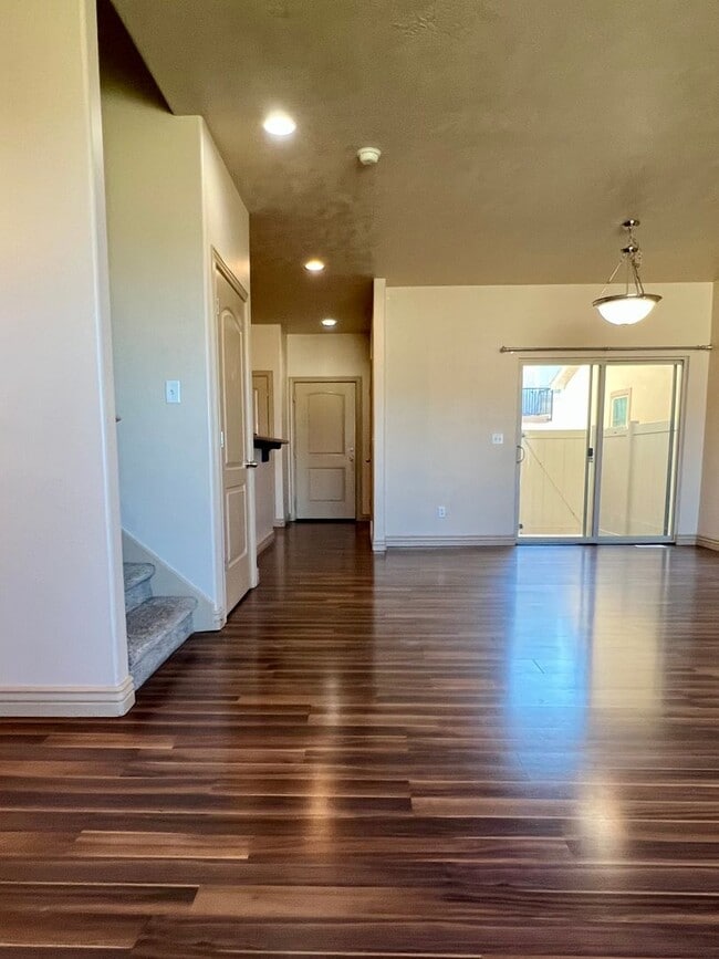 Building Photo - PRICE REDUCED:  LG 4-BED TOWNHOUSE NOW $1,995