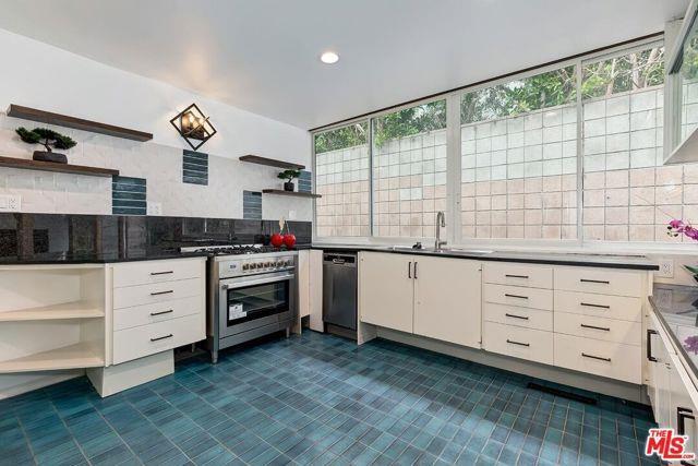 Building Photo - 515 N Roxbury Dr