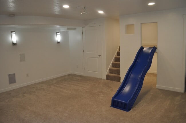 Building Photo - 14928 Messi St