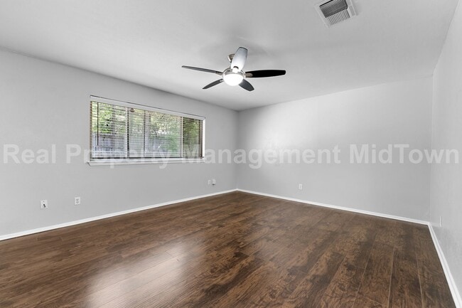 Building Photo - 2827 Blackwood Dr