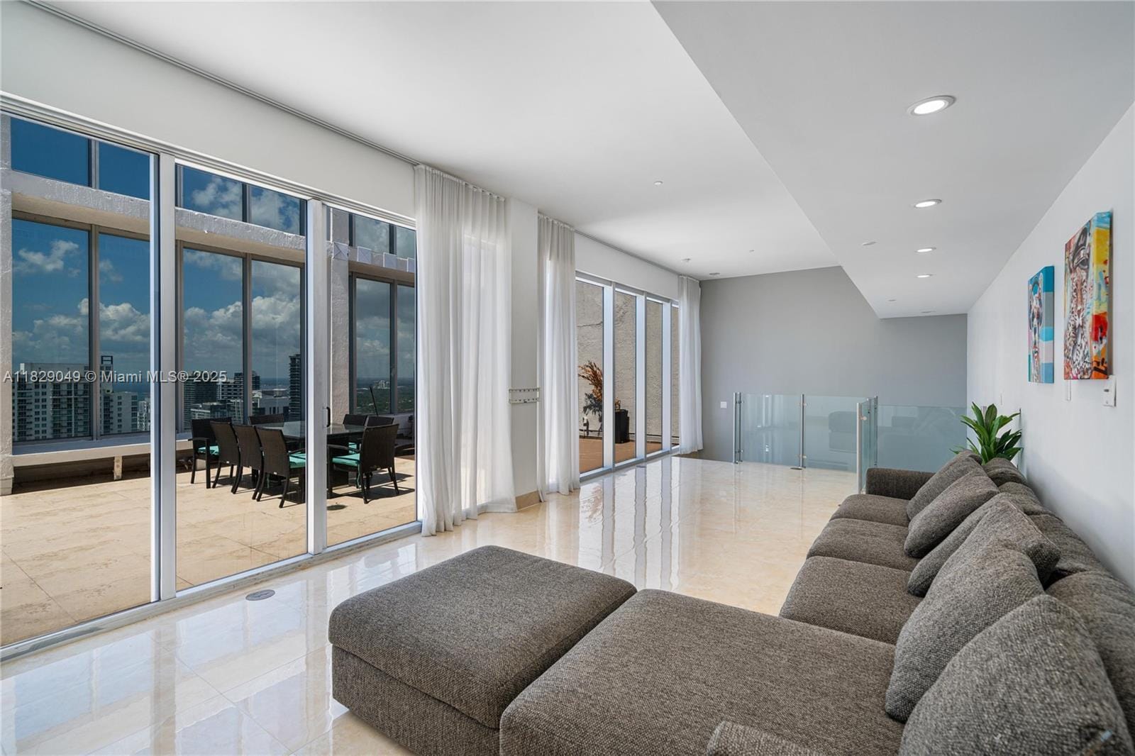 Building Photo - 495 Brickell Ave