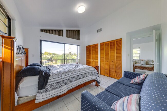 Building Photo - 115 Marina Ave